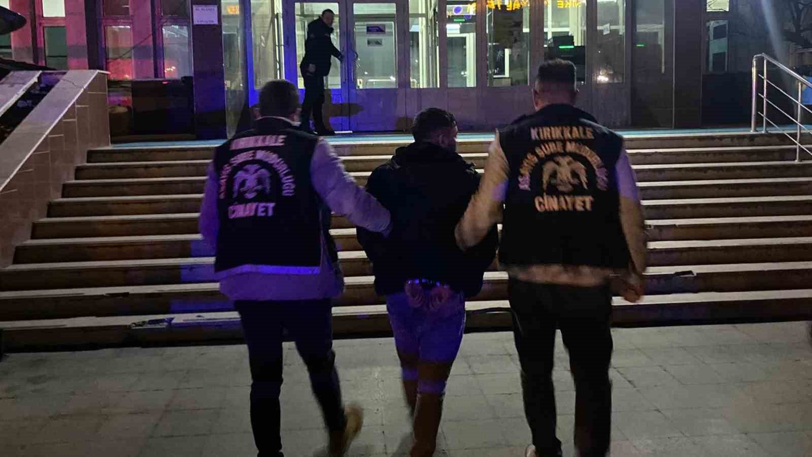 Kırıkkale’de şok uygulamada çok sayıda hükümlü yakalandı
Kırıkkale’de şok uygulamada çok sayıda hükümlü yakalandı