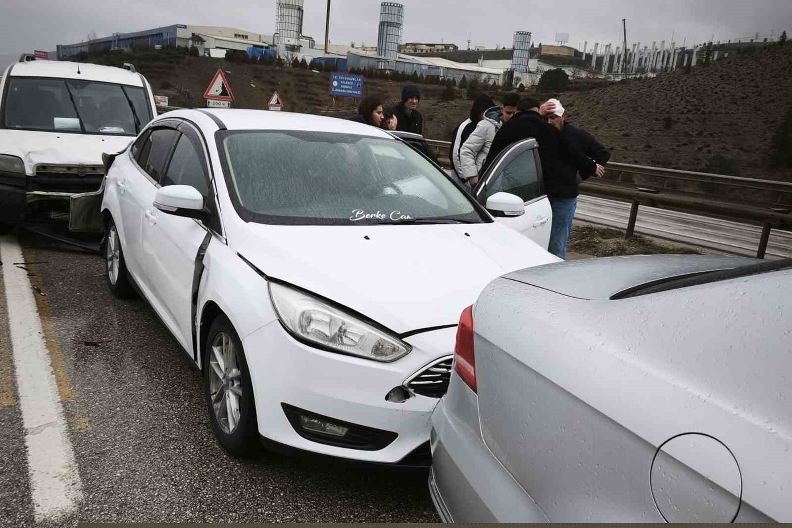 Kırıkkale’de zincirleme kaza: 3 yaralı
