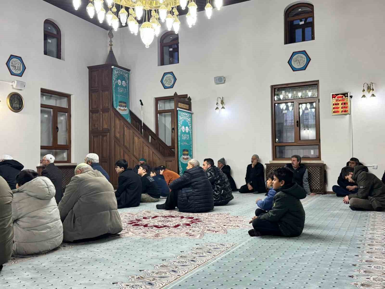 Kırka Mahallesi sakinleri 2026 yılının ilk sabah namazını birlikte kıldı
