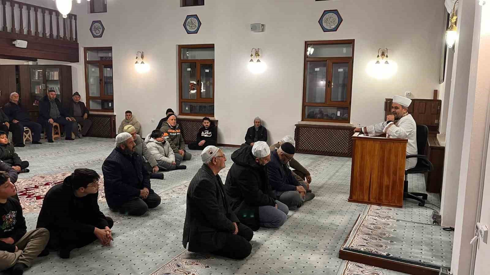 Kırka Mahallesi sakinleri 2026 yılının ilk sabah namazını birlikte kıldı
