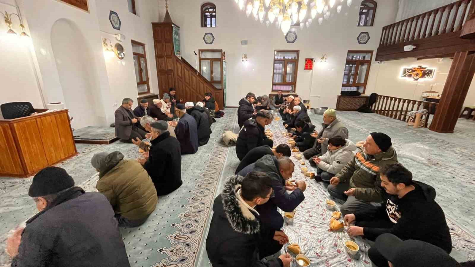 Kırka Mahallesi sakinleri 2026 yılının ilk sabah namazını birlikte kıldı
