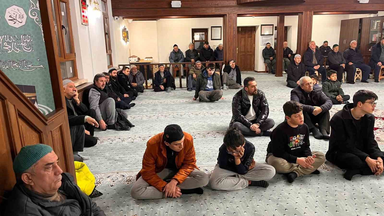 Kırka Mahallesi sakinleri 2026 yılının ilk sabah namazını birlikte kıldı
