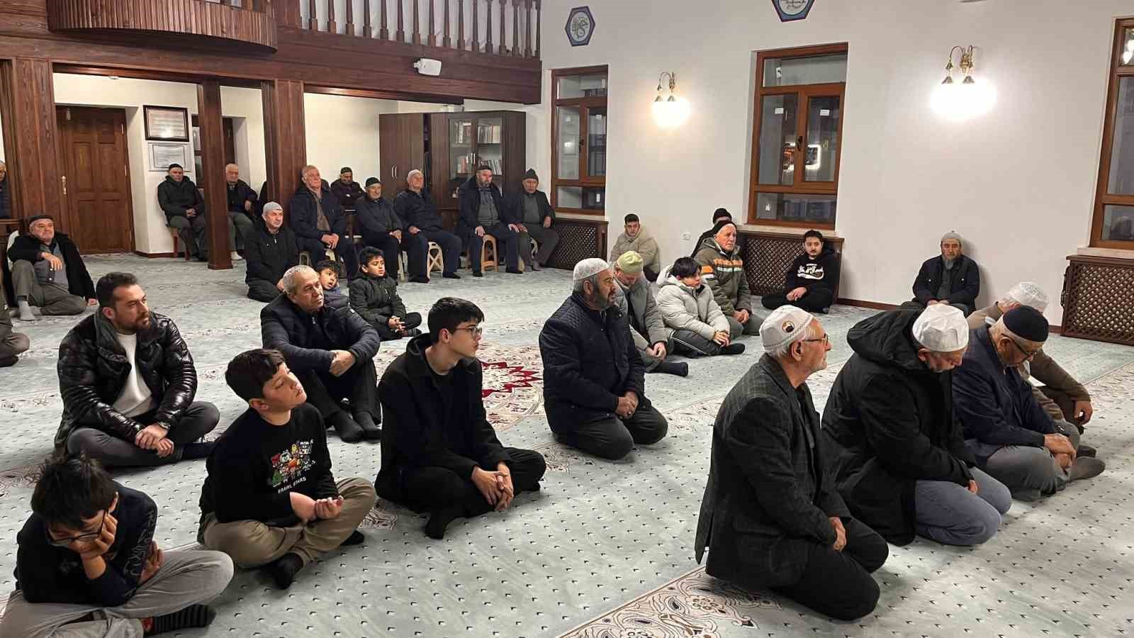 Kırka Mahallesi sakinleri 2026 yılının ilk sabah namazını birlikte kıldı
