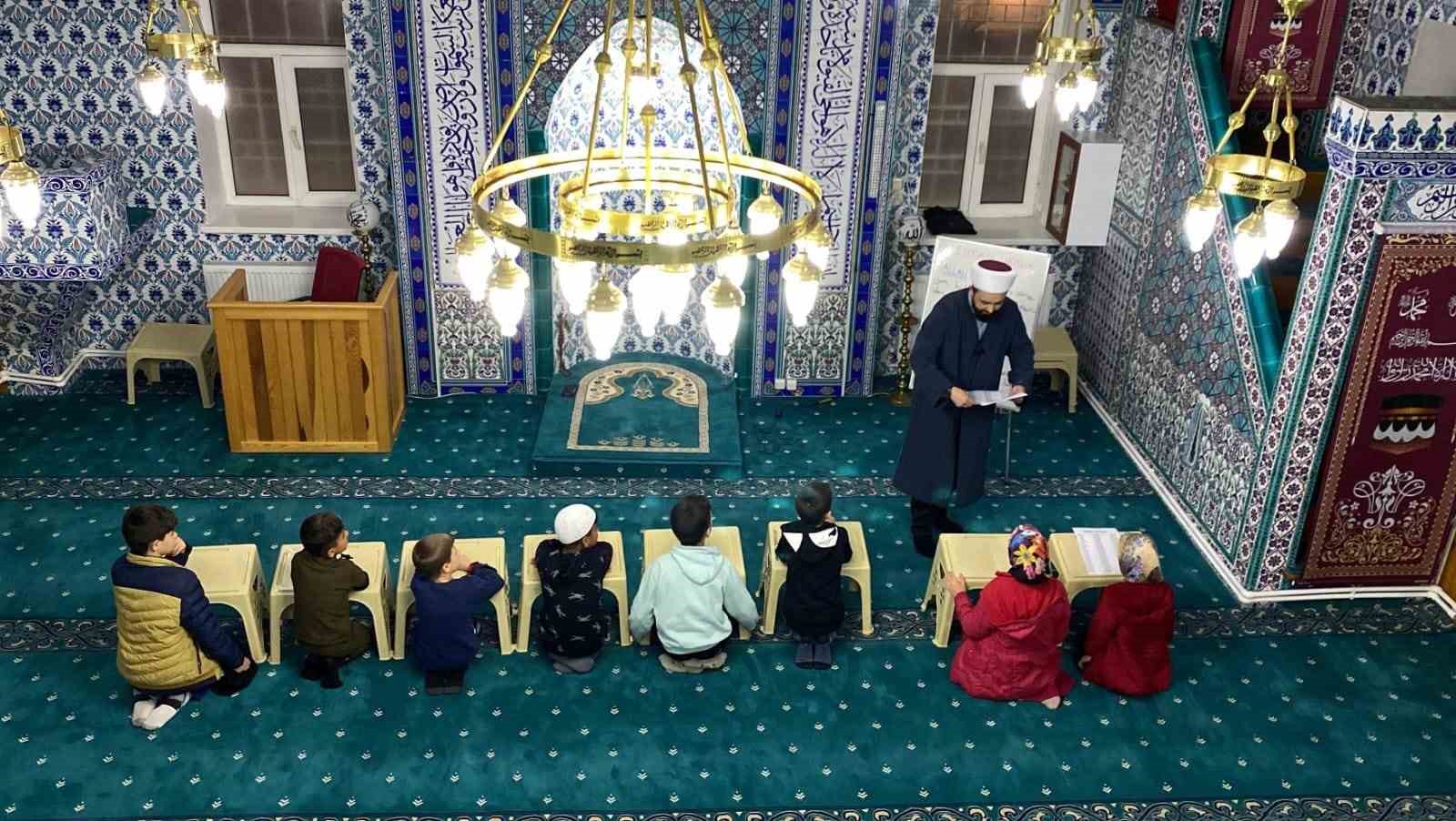 Kırka’da Ramazan neşesi: Camiler çocuklarla çiçek açtı
