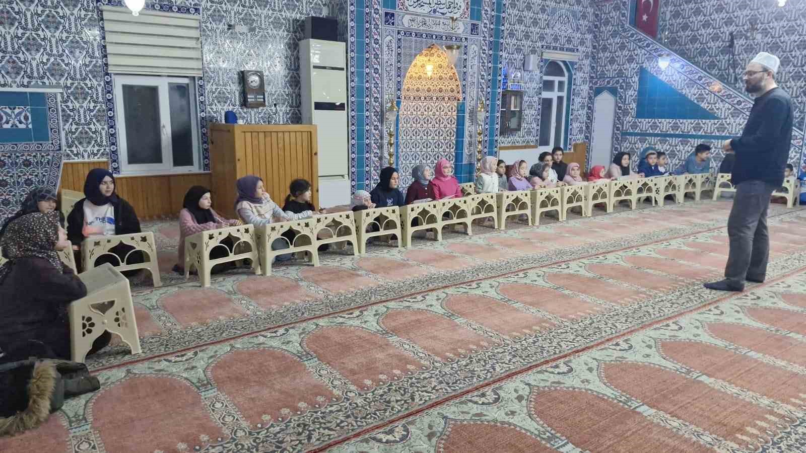 Kırka’da Ramazan neşesi: Camiler çocuklarla çiçek açtı
