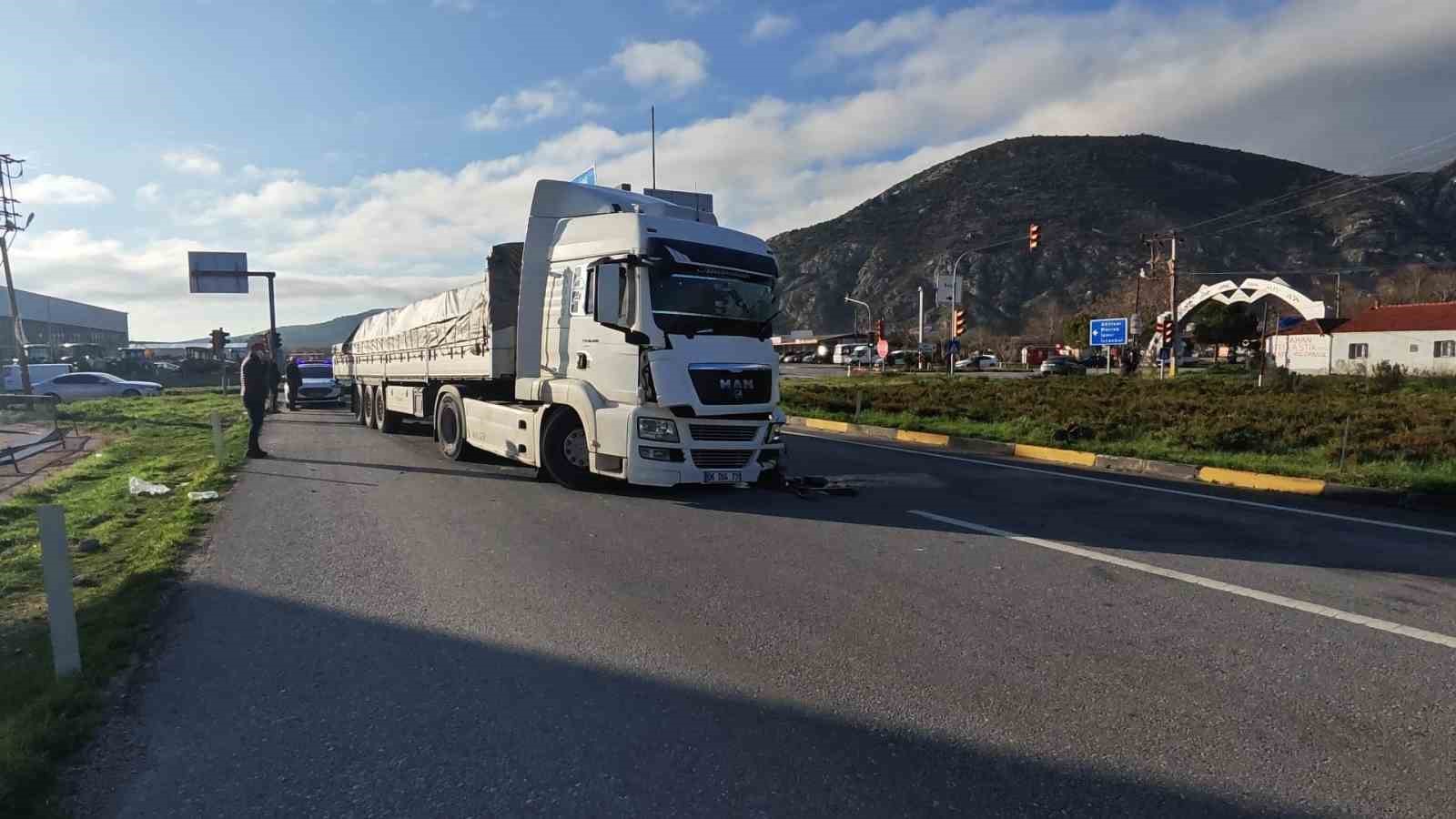 Kırkağaç’ta iki tır çarpıştı: 1 yaralı
