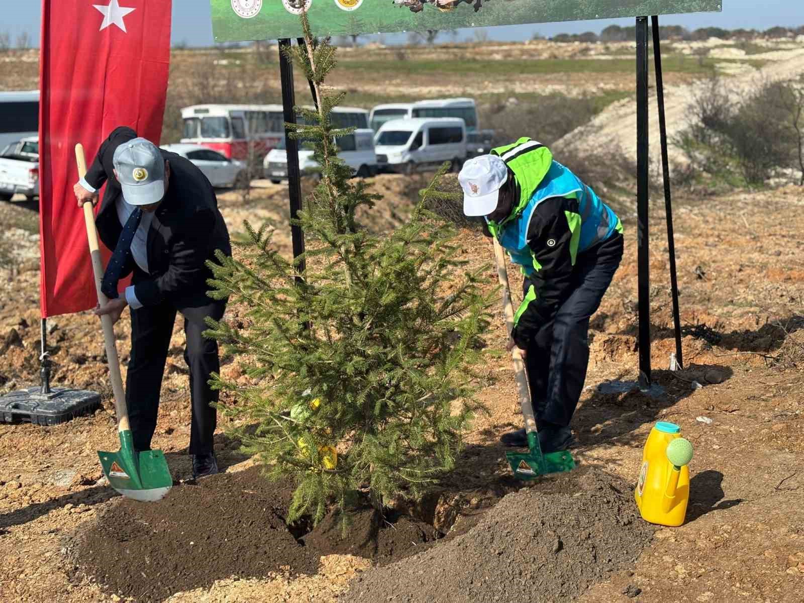 Kırklareli’nde 3 bin 750 fidan dikildi
Kırklareli’nde 3 bin 750 fidan dikildi