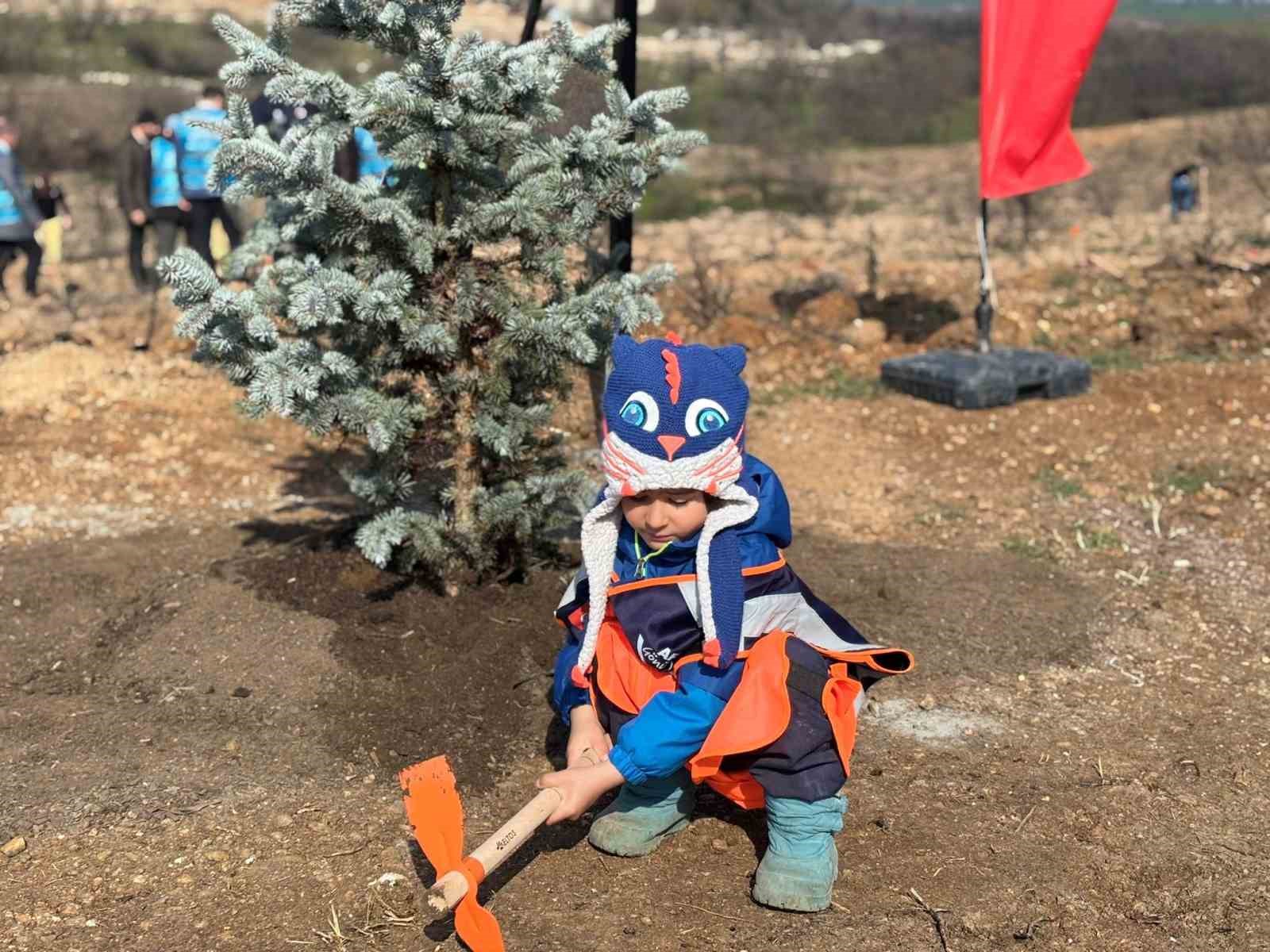 Kırklareli’nde 3 bin 750 fidan dikildi
Kırklareli’nde 3 bin 750 fidan dikildi