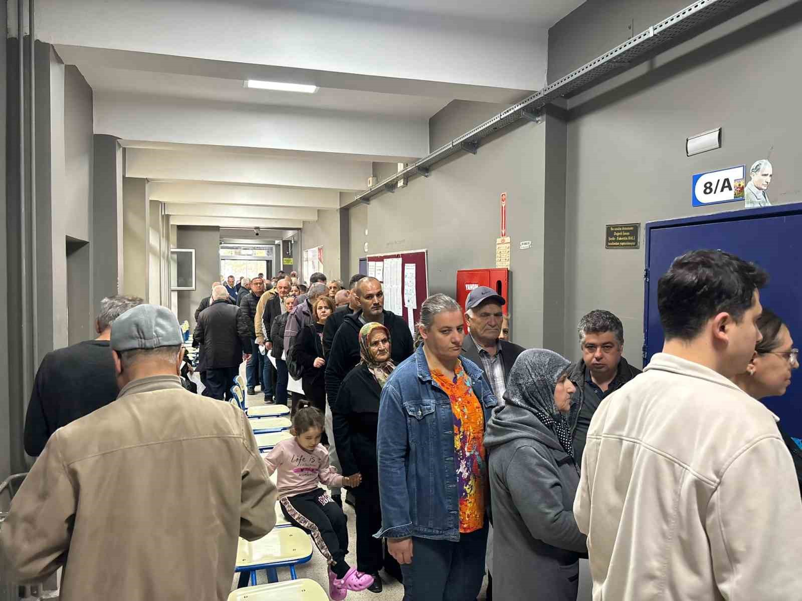 Kırklareli’nde Bulgaristan seçimleri için çifte vatandaşlar sandık başına gitti
