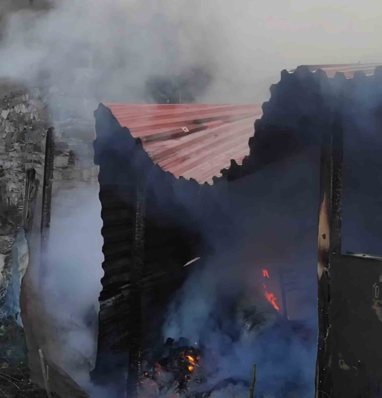 Kırklareli’nde korkutan yangın: 2 ev zarar gördü
