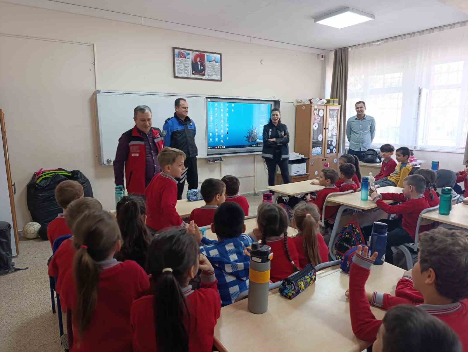 Kırklareli’nde "Mahremiyet, Akran Zorbalığı ve Güvenli İnternet" eğitimleri
