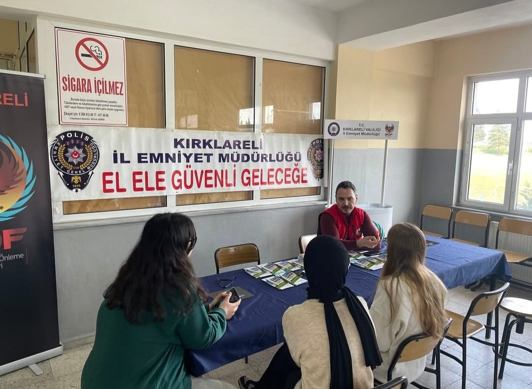 Kırklareli’nde üniversite öğrencilerine terörle mücadele bilgilendirmesi
