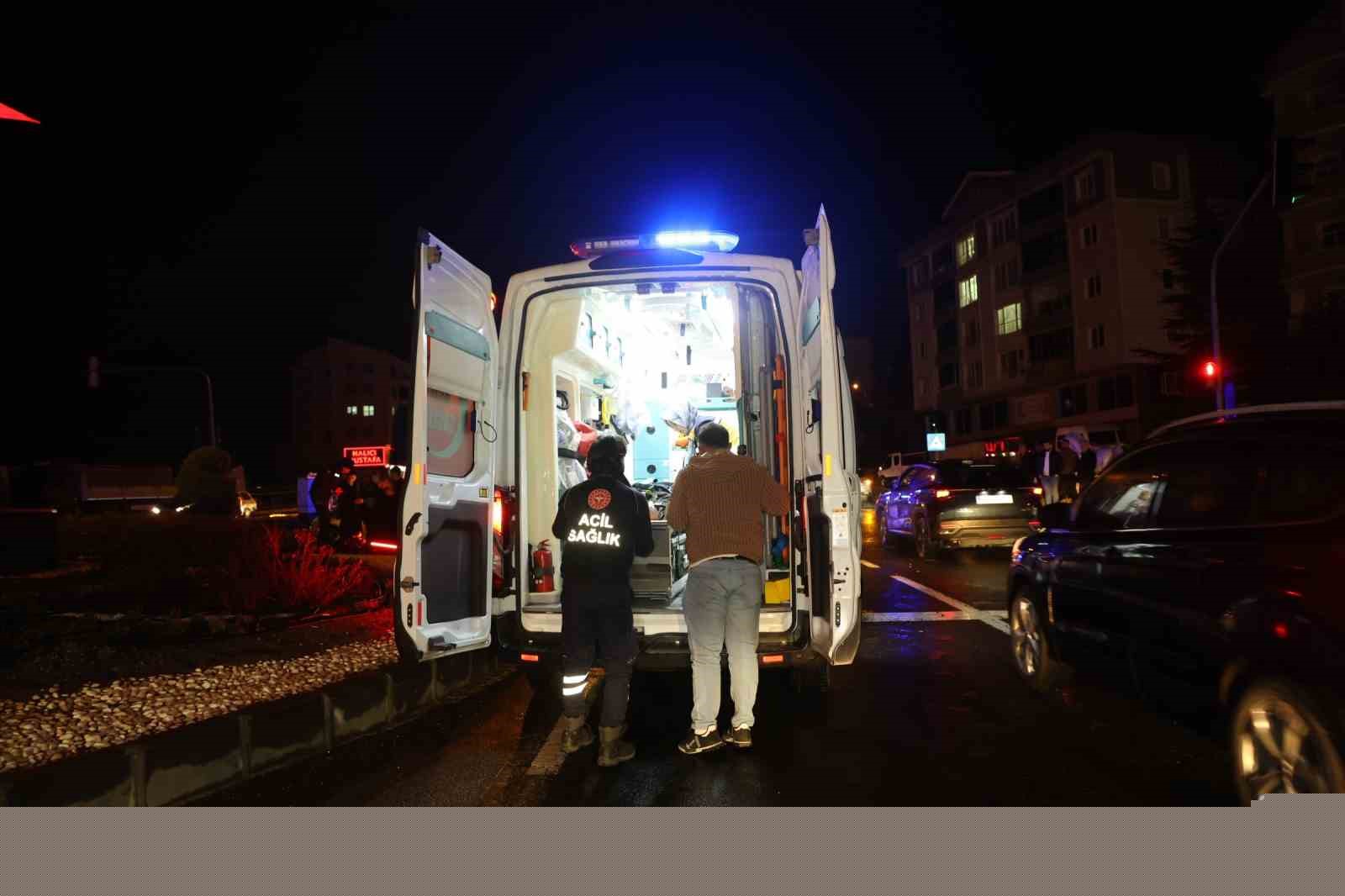 Kırmızı ışık ihlali kazaya neden oldu: 3 yaralı
