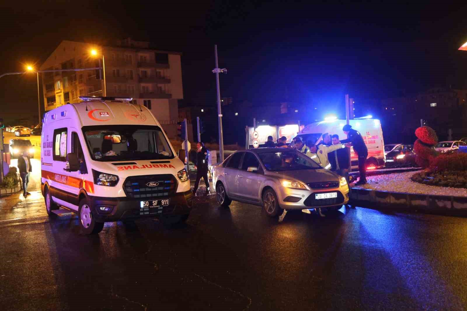 Kırmızı ışık ihlali kazaya neden oldu: 3 yaralı
