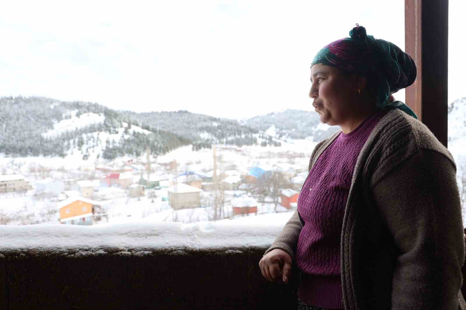 Kırsalda hayvancılıkla uğraşan kadın besicinin zorlu mesaisi
