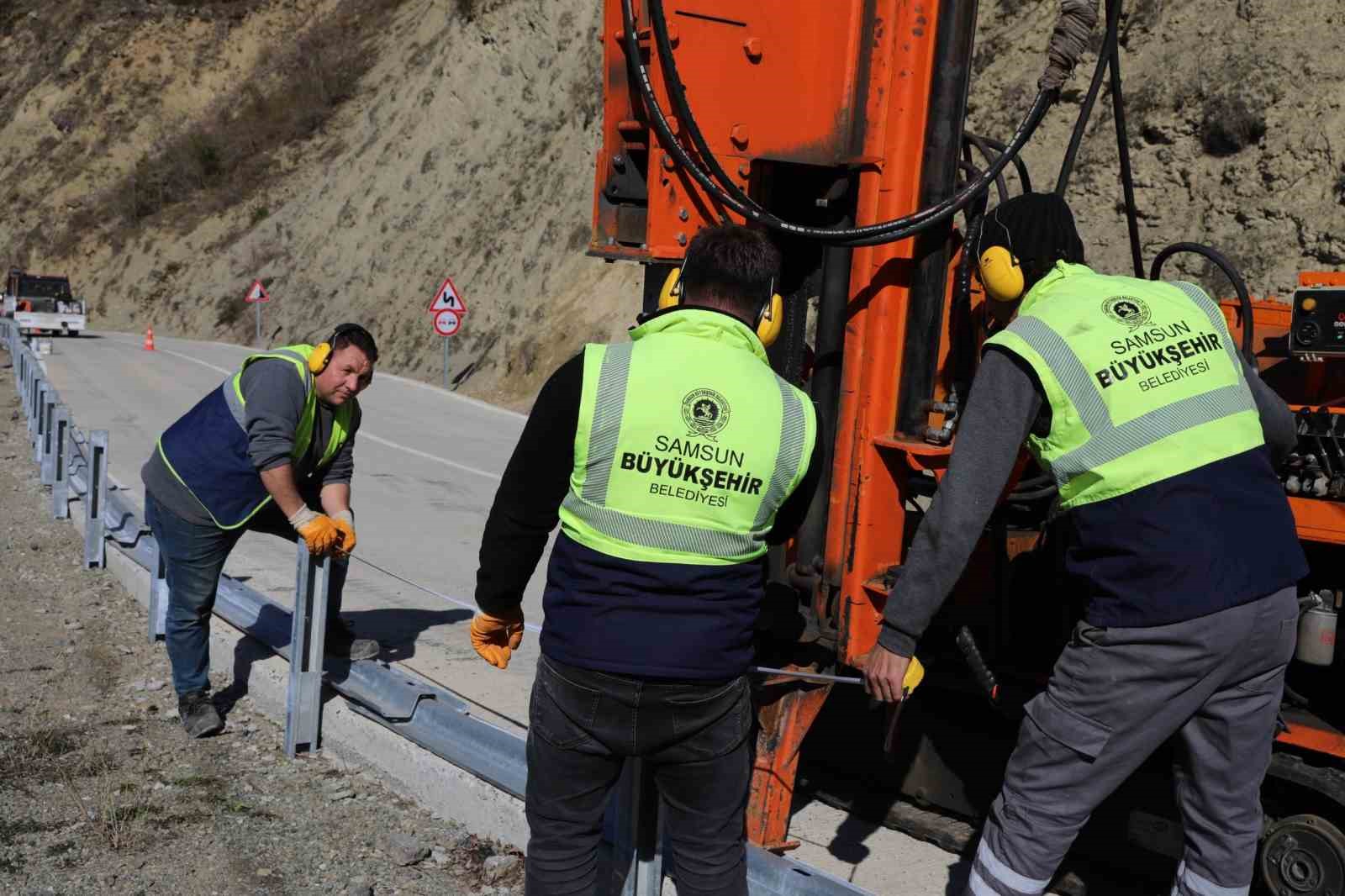 Kırsalda yol güvenliği artırılıyor: 3 bin metrelik otokorkuluk uygulaması
