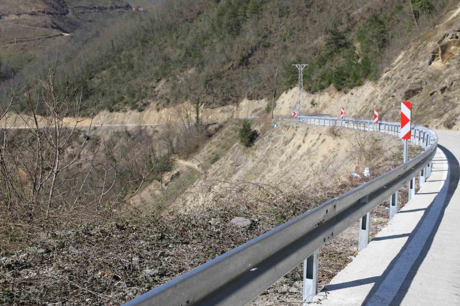 Kırsalda yol güvenliği artırılıyor: 3 bin metrelik otokorkuluk uygulaması
