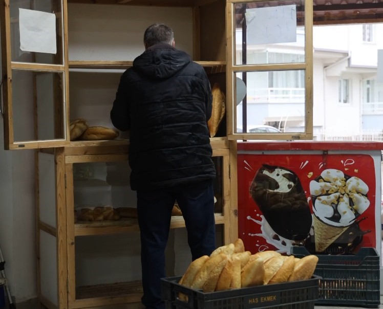 Kırşehir’de 33 yıllık Ramazan geleneği: Mahalle bakkalından ihtiyaç sahiplerine gıda desteği
