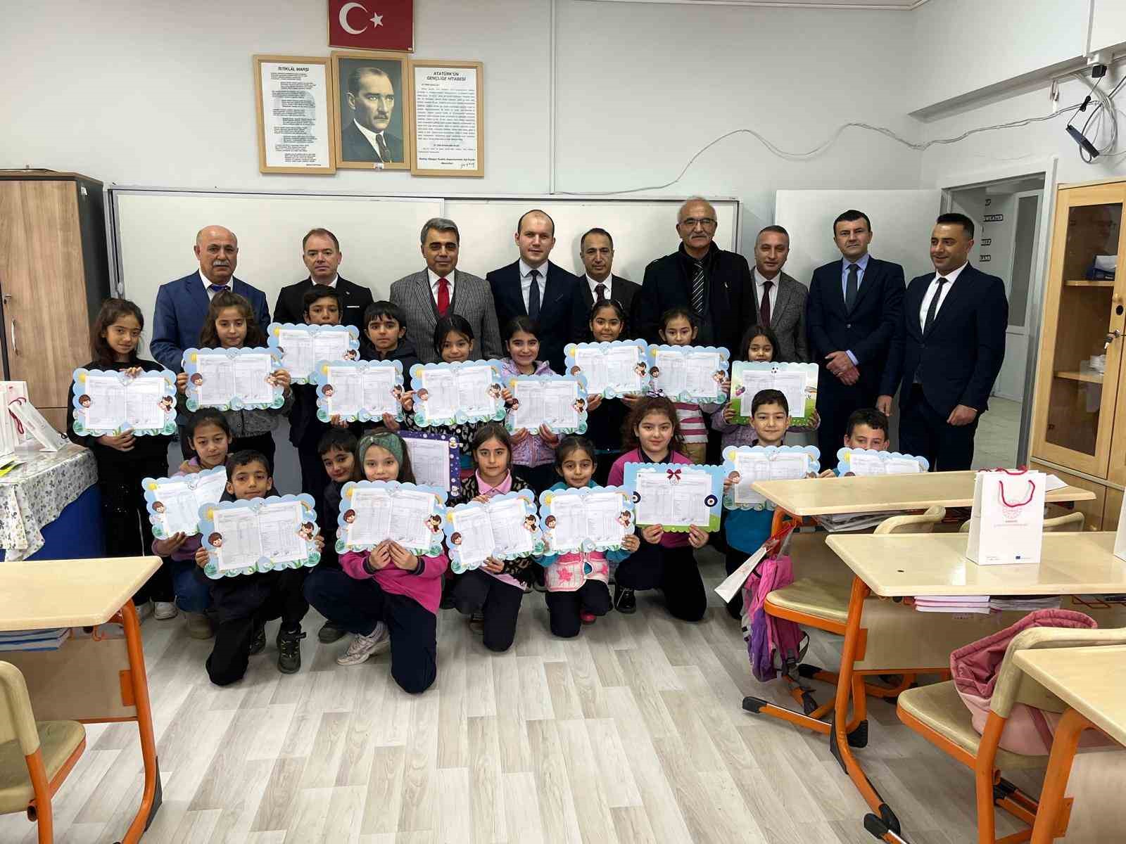 Kırşehir’de 45 bin 941 öğrenci karne heyecanı yaşadı
