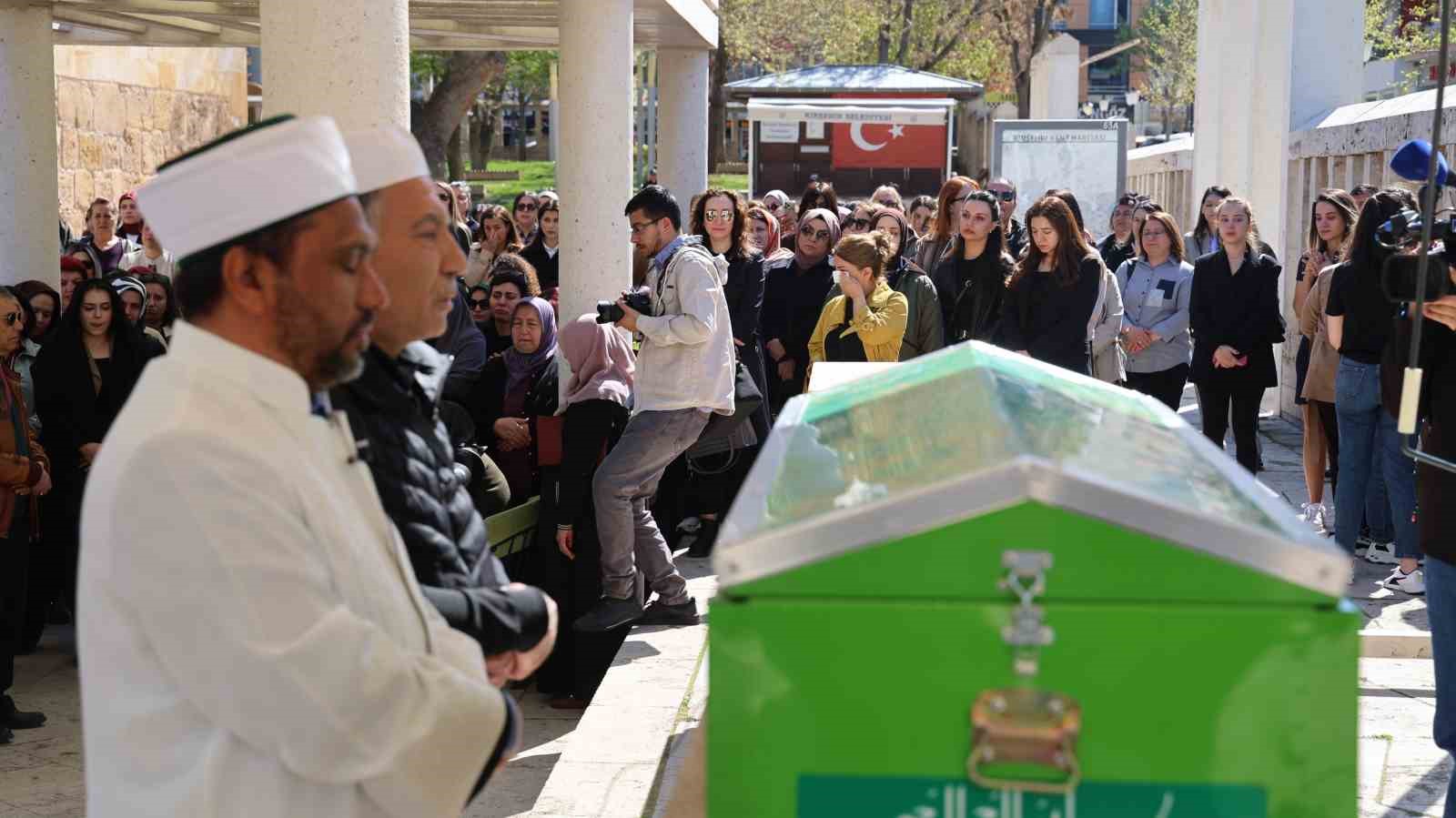 Kırşehir’de boğazına çilek kaçan 2,5 yaşındaki çocuk hayatını kaybetti
