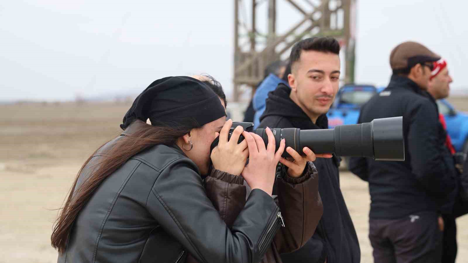 Kırşehir’de flamingolar fotoğraf tutkunlarının objektifine yansıdı
