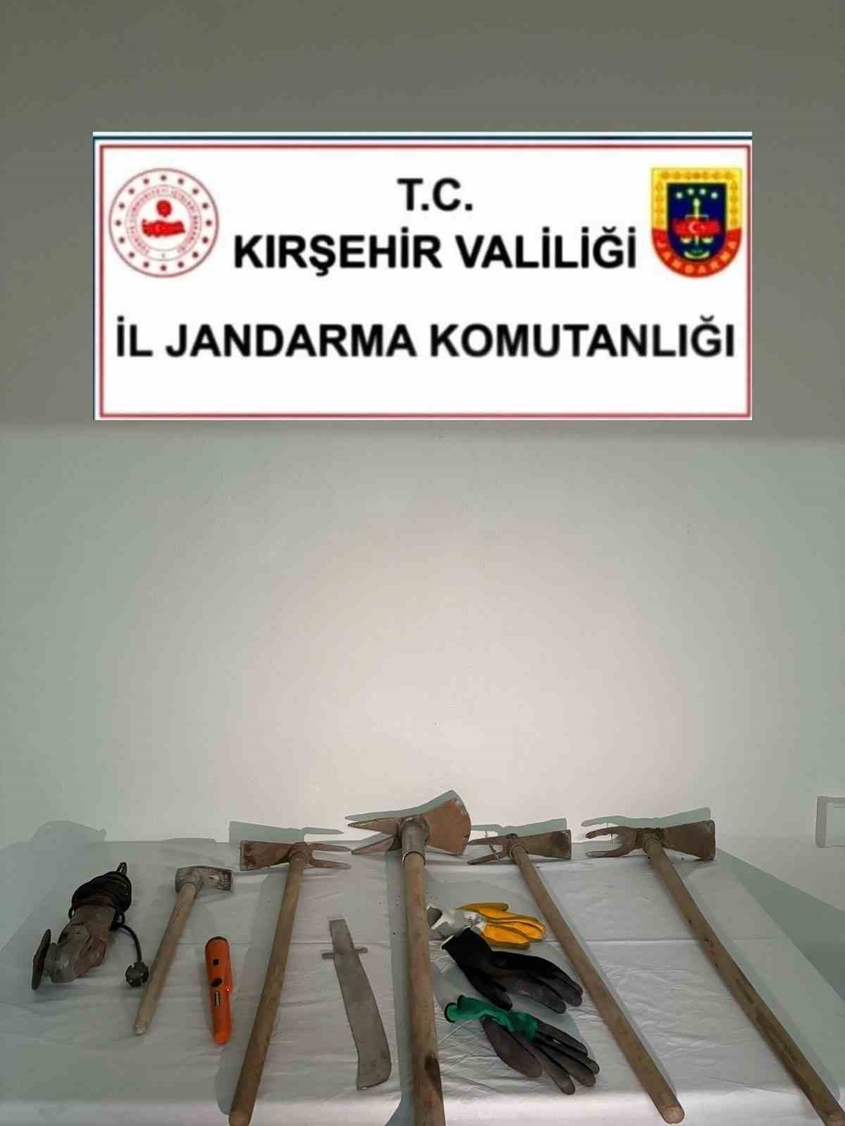 Kırşehir’de kaçak kazıya suçüstü: 2 gözaltı
