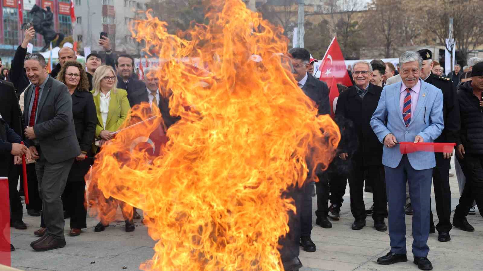 Kırşehir’de nevruz coşkusu: Davul zurna eşliğinde ateş yakıldı
