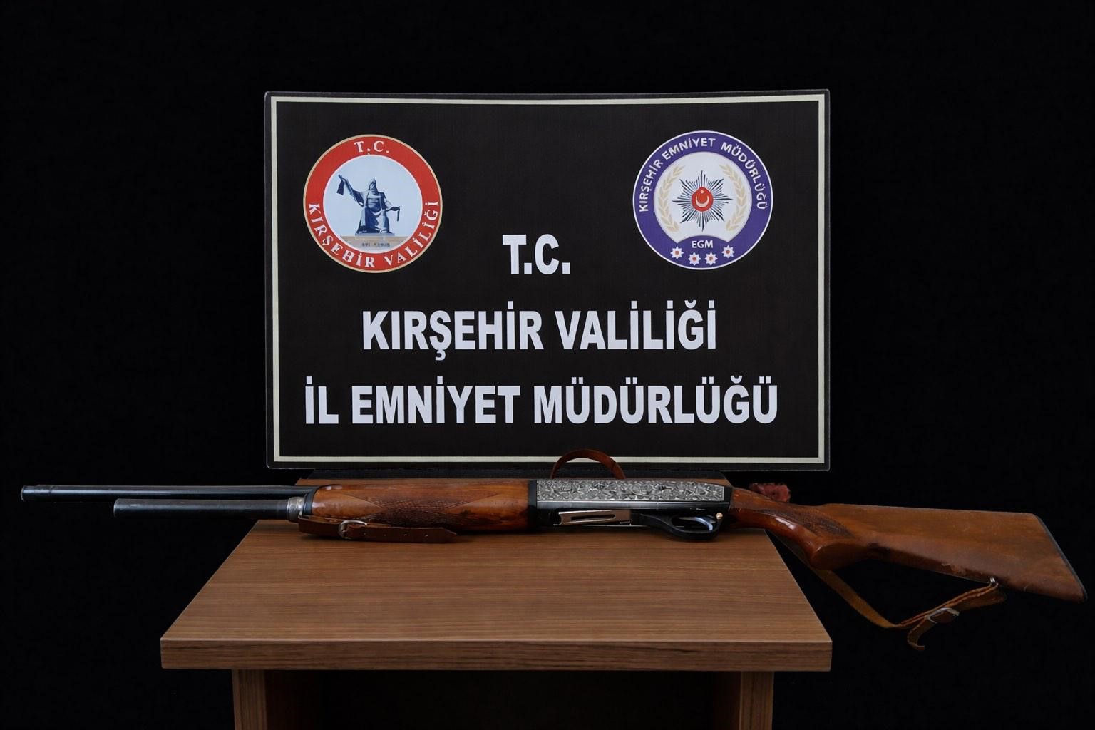 Kırşehir’de polis ruhsatsız silah ele geçirdi
