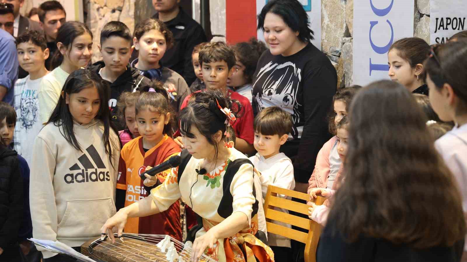 Kırşehir’de Sakura Festivali ve Plastik Sanatlar Sergisi Açıldı
