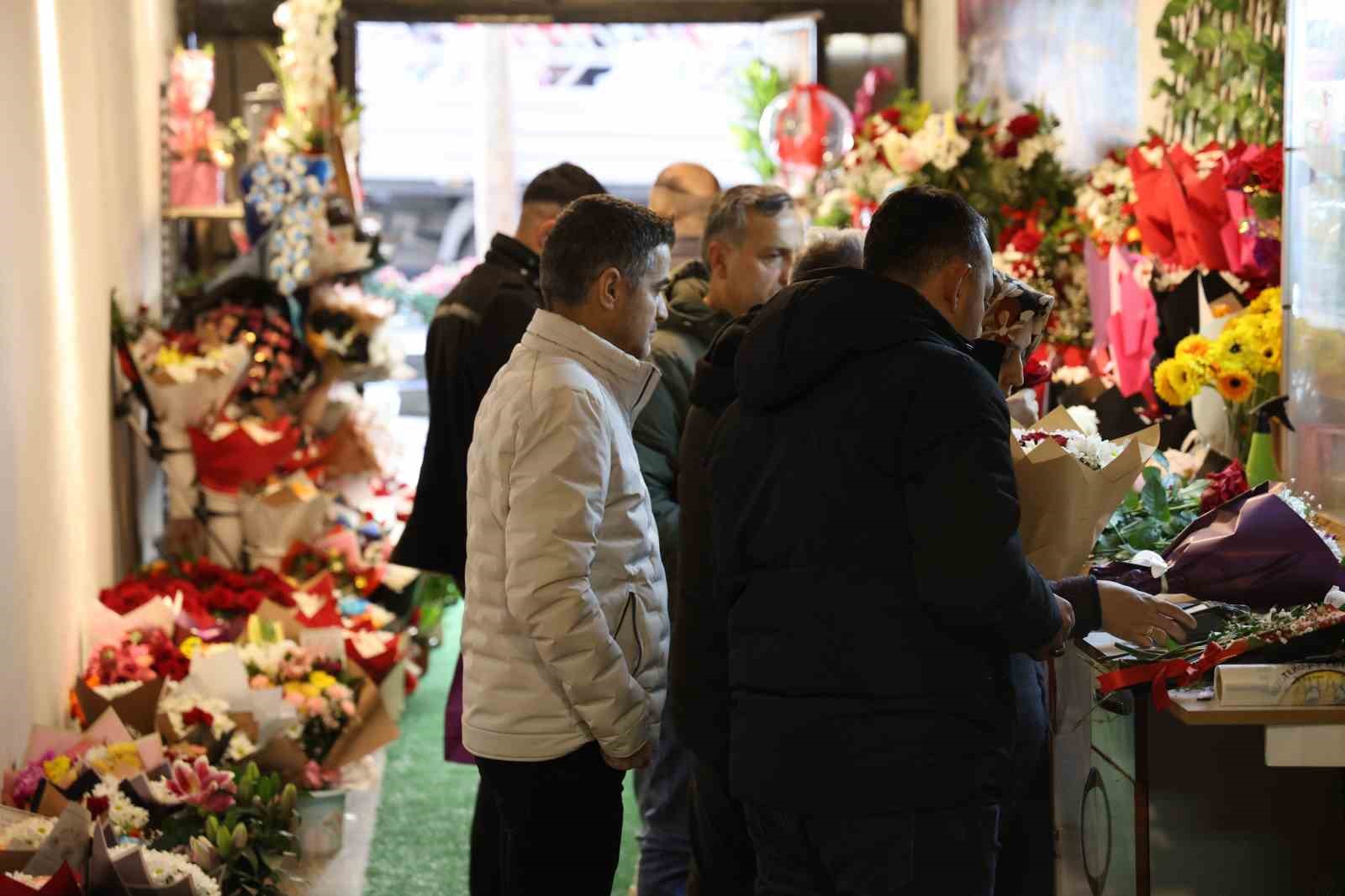 Kırşehir’de sevgililer gününe özel "41 kere maşallah" çiçek konseptine ilgi
