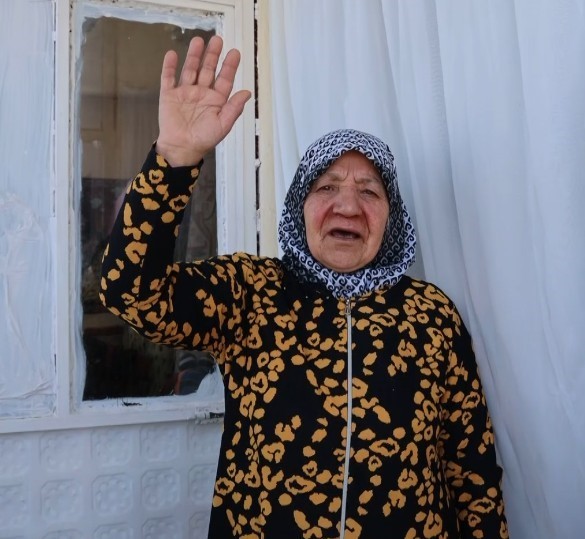 Kırşehir’de yaşlı kadın ailesinin terk ettiği hasta torununa 29 yıldır bakıyor
