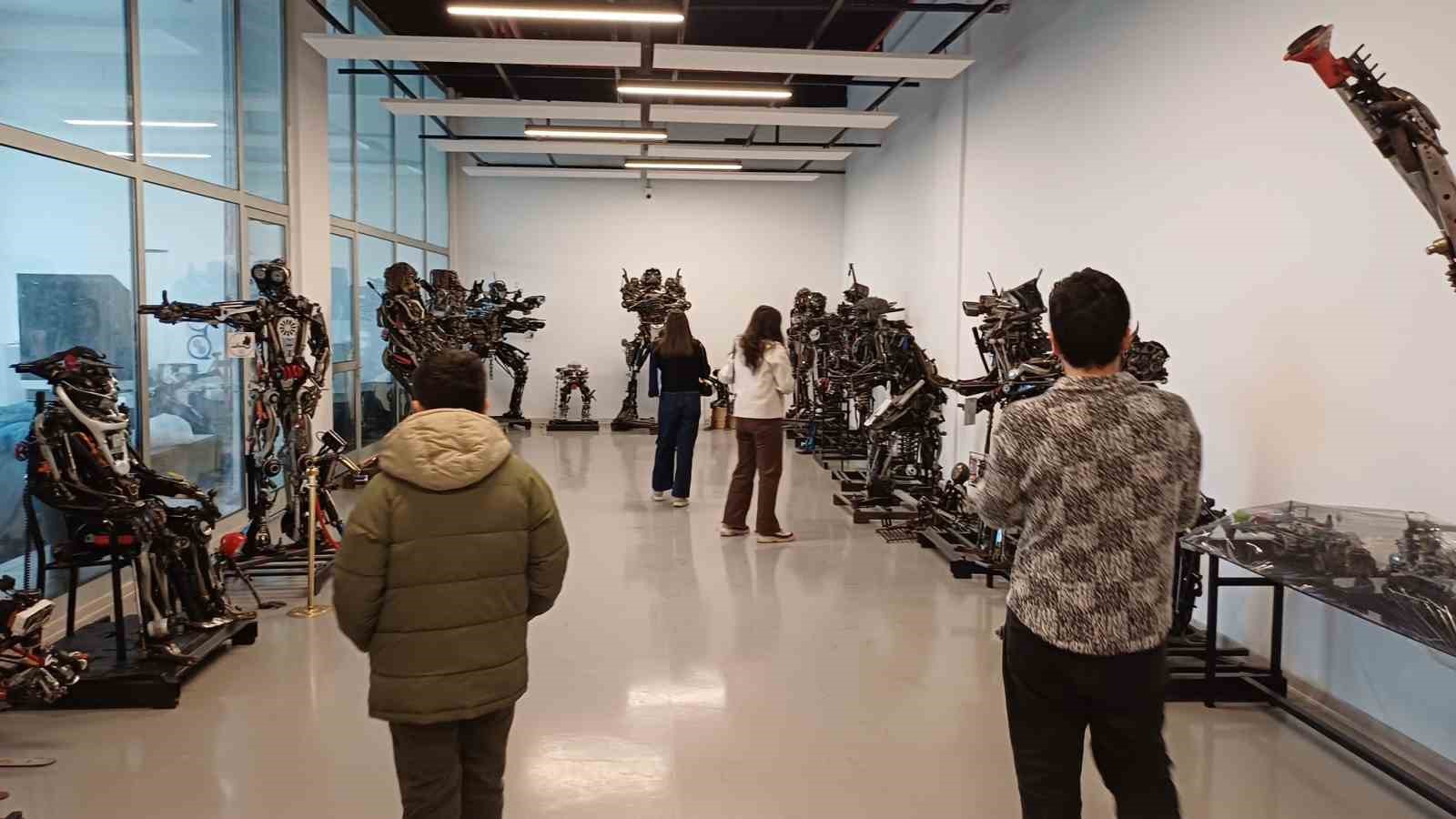 Kış kulübü bilim merkezini inceledi
