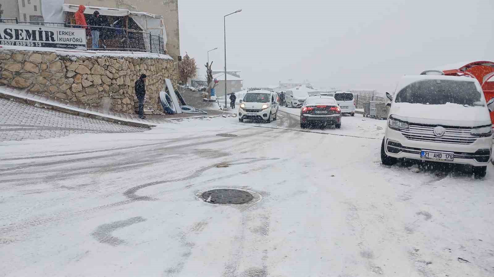 Kış lastiği tek başına yetmiyor: Sürücülere hayati uyarılar
