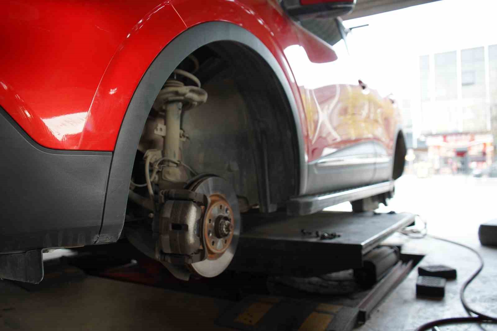 Kış lastiği zorunluluğu bitti, değişim mesaisi başladı: "Sıcaklar artmadan yaz lastiklerine geçiş yapılmalı"
