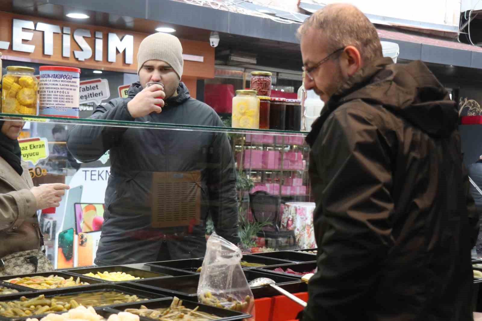 Kış sofralarının renkli lezzeti turşu vatandaştan yoğun ilgi görüyor
