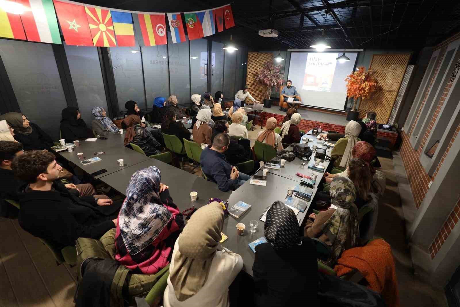 Kitaphane’de Doğu Türkistan konuşuldu
