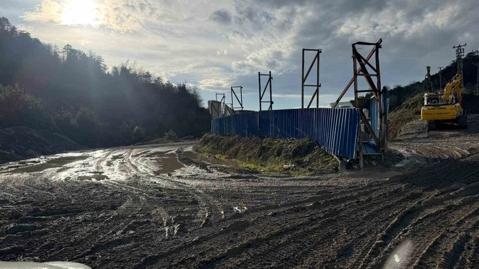 Kıyıcak Mahallesi Kavaklı Sokak’ta çamur isyanı; "Çığlığımızı duyun"
