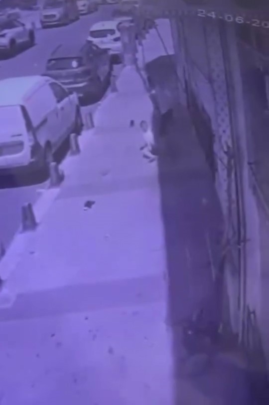 Kız kardeşinin yanındaki genci öldürmüştü, cinayet zanlısının başka birini darp ettiği görüntüler ortaya çıktı
