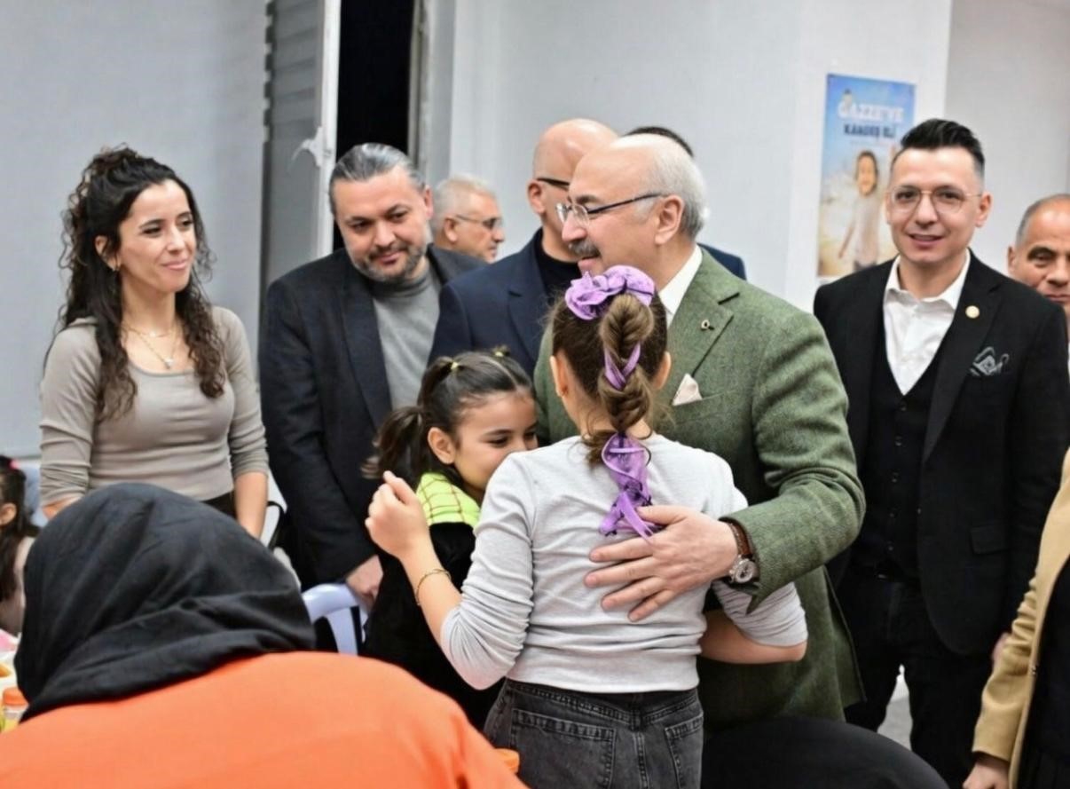 Kızılay 450 çocuğu gönül sofrasında buluşturdu
