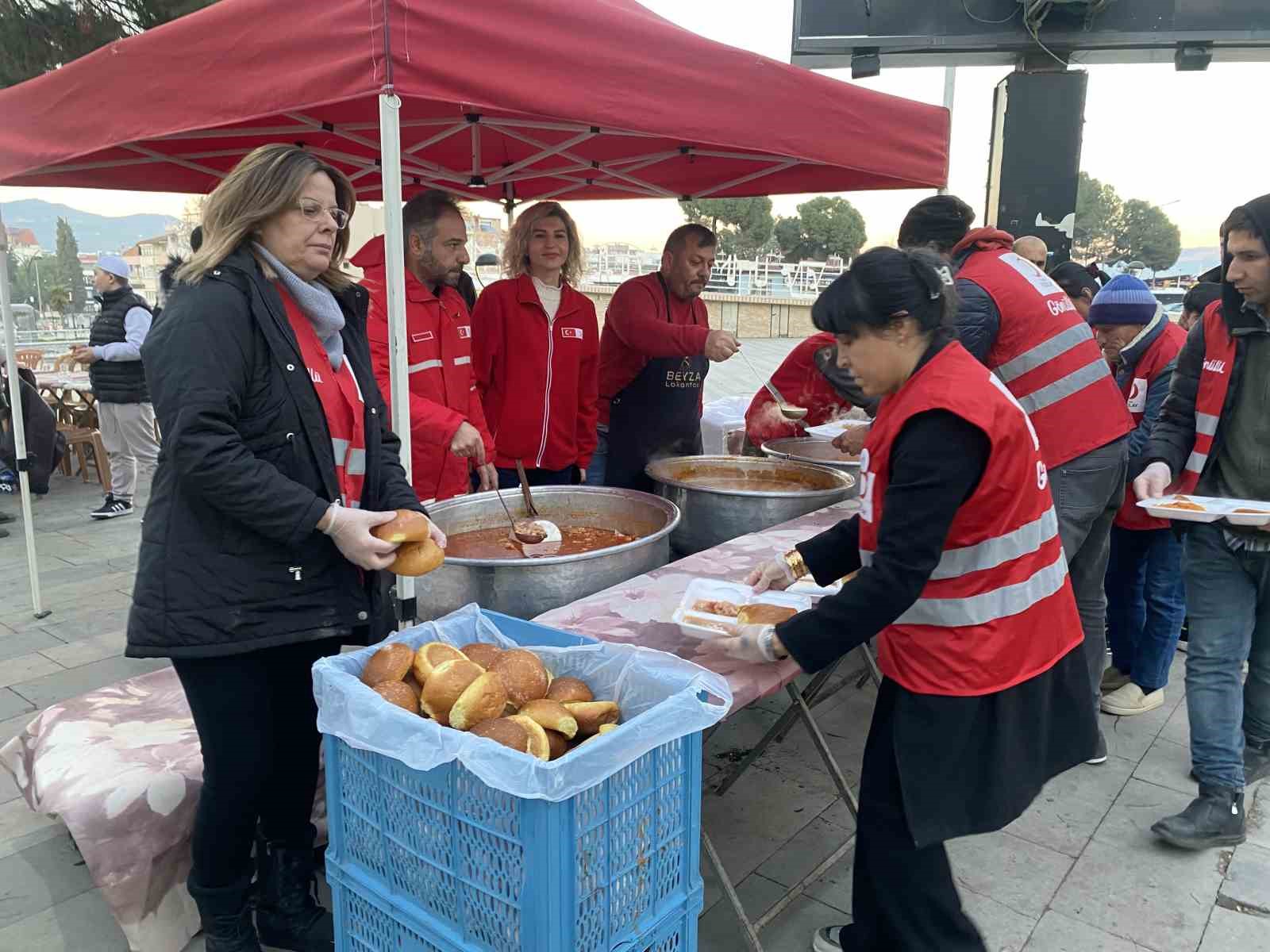 Kızılay Alaşehir’de 12 bin kişiye Ramazan sofrası kuracak
