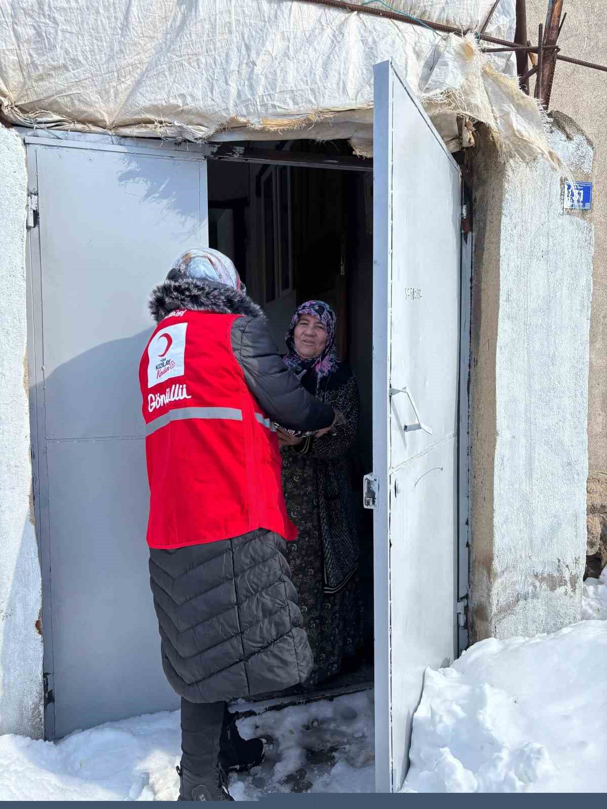 Kızılay Muradiye Şubesi’nden 8 Mart ziyareti

