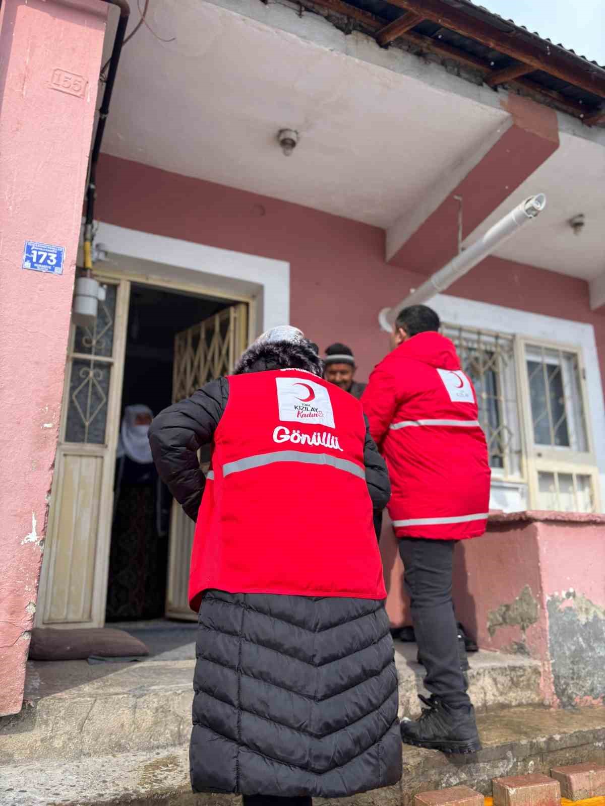 Kızılay Muradiye Şubesi’nden 8 Mart ziyareti
