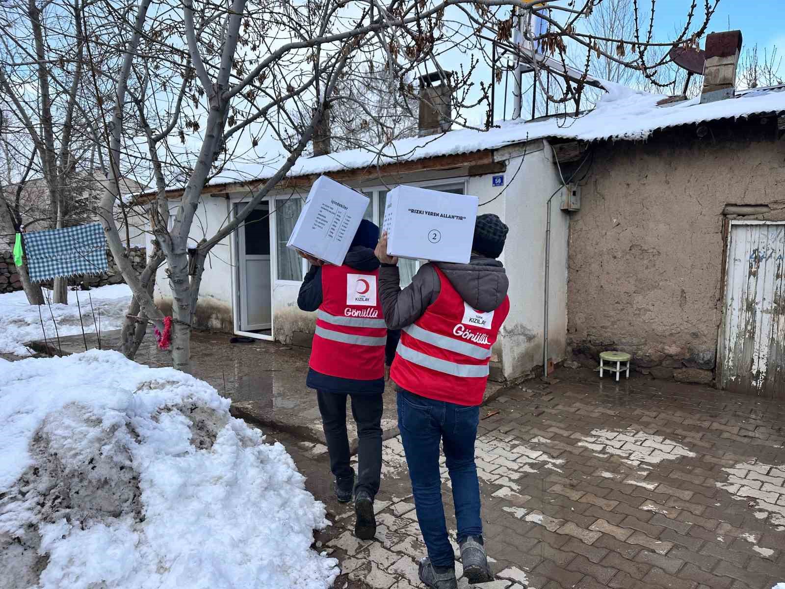Kızılay Muradiye Şubesinden ihtiyaç sahibi ailelere gıda desteği
