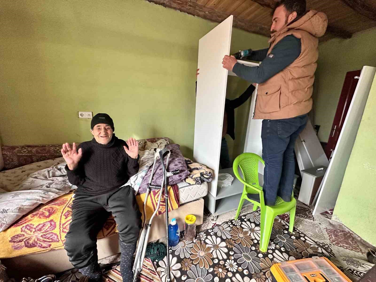 Kızılay Muradiye Şubesinden yaşlılar ziyaret
