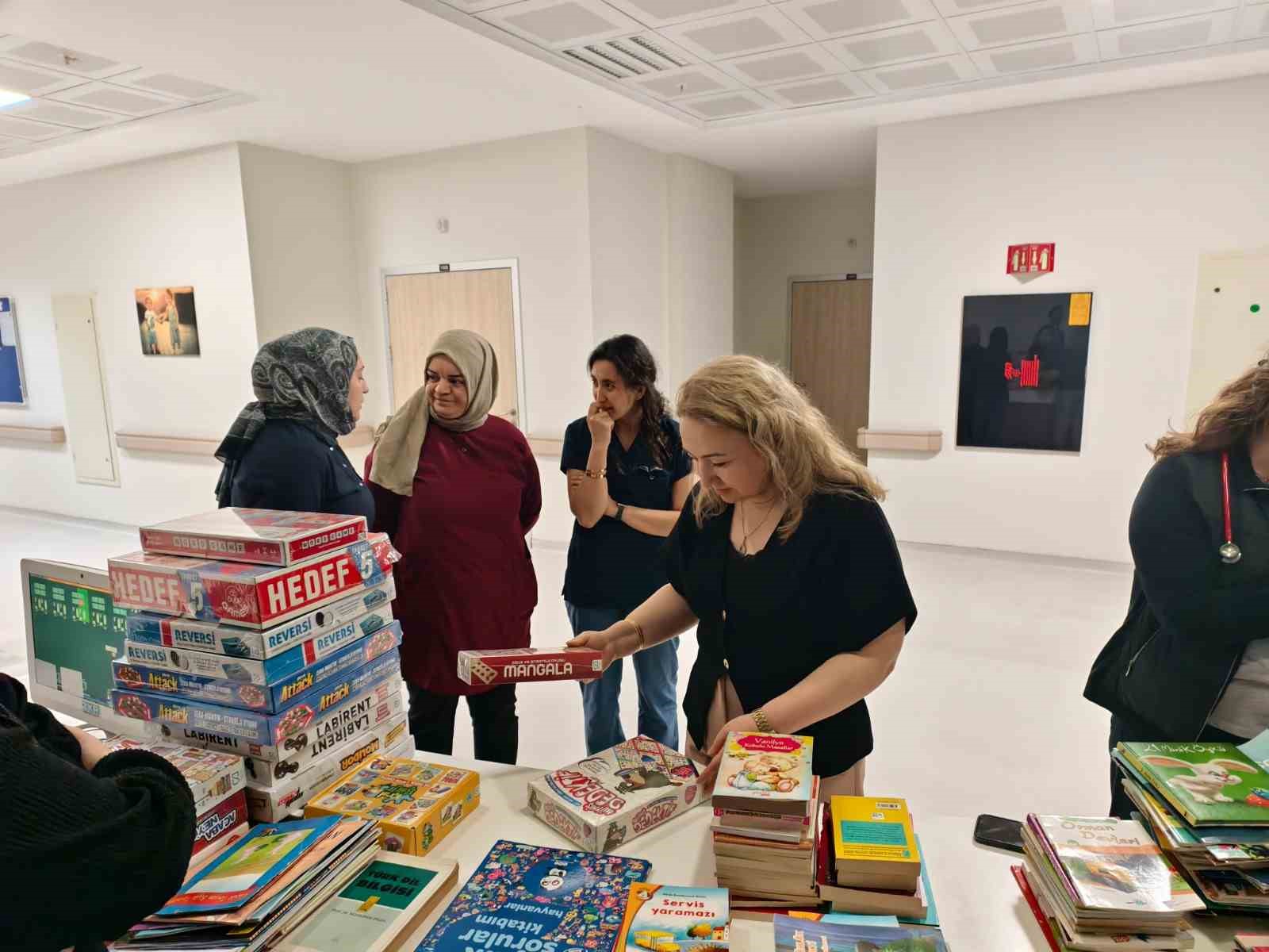 Kızılay’dan minik yüreklere moral desteği
