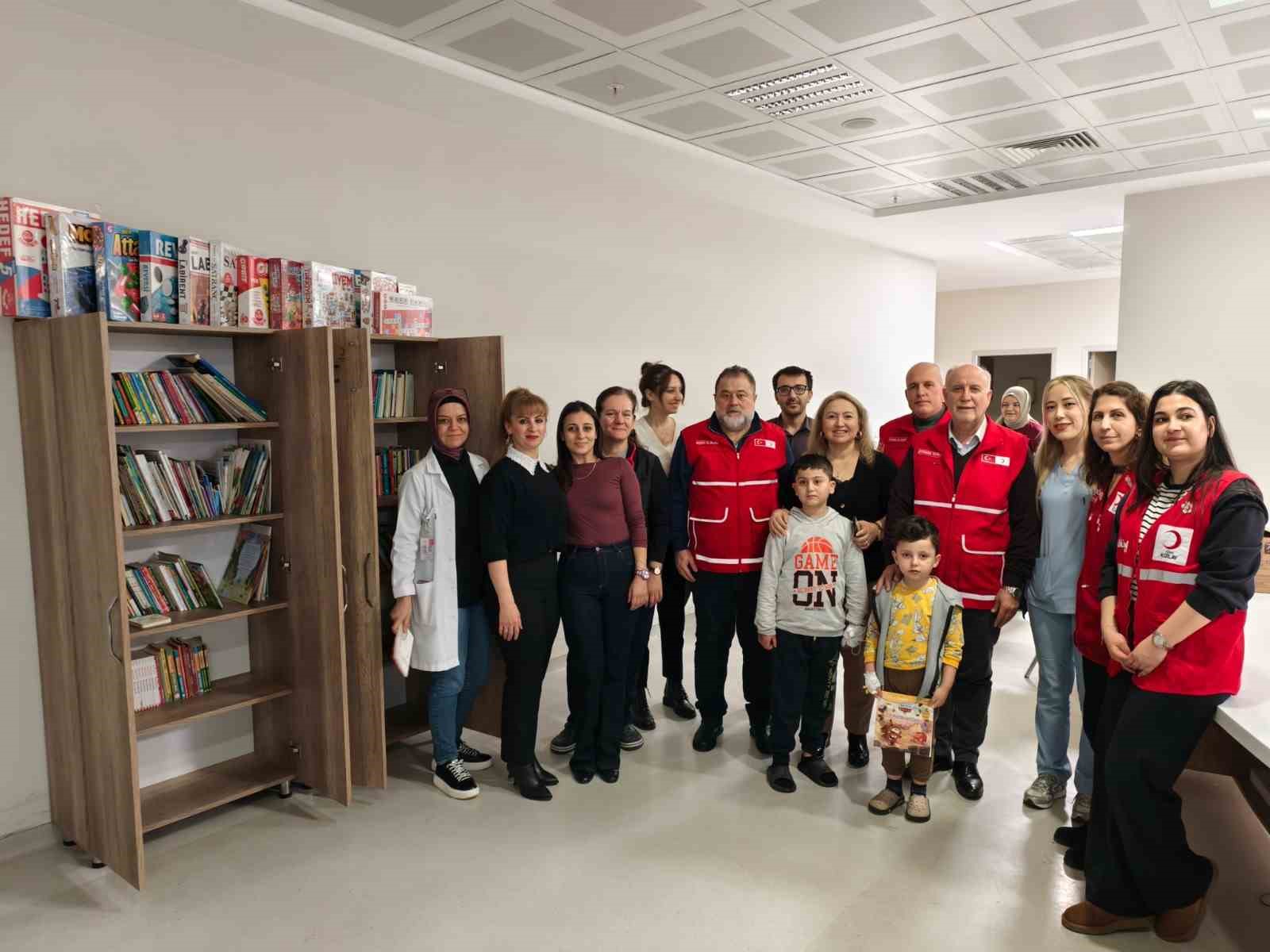 Kızılay’dan minik yüreklere moral desteği
