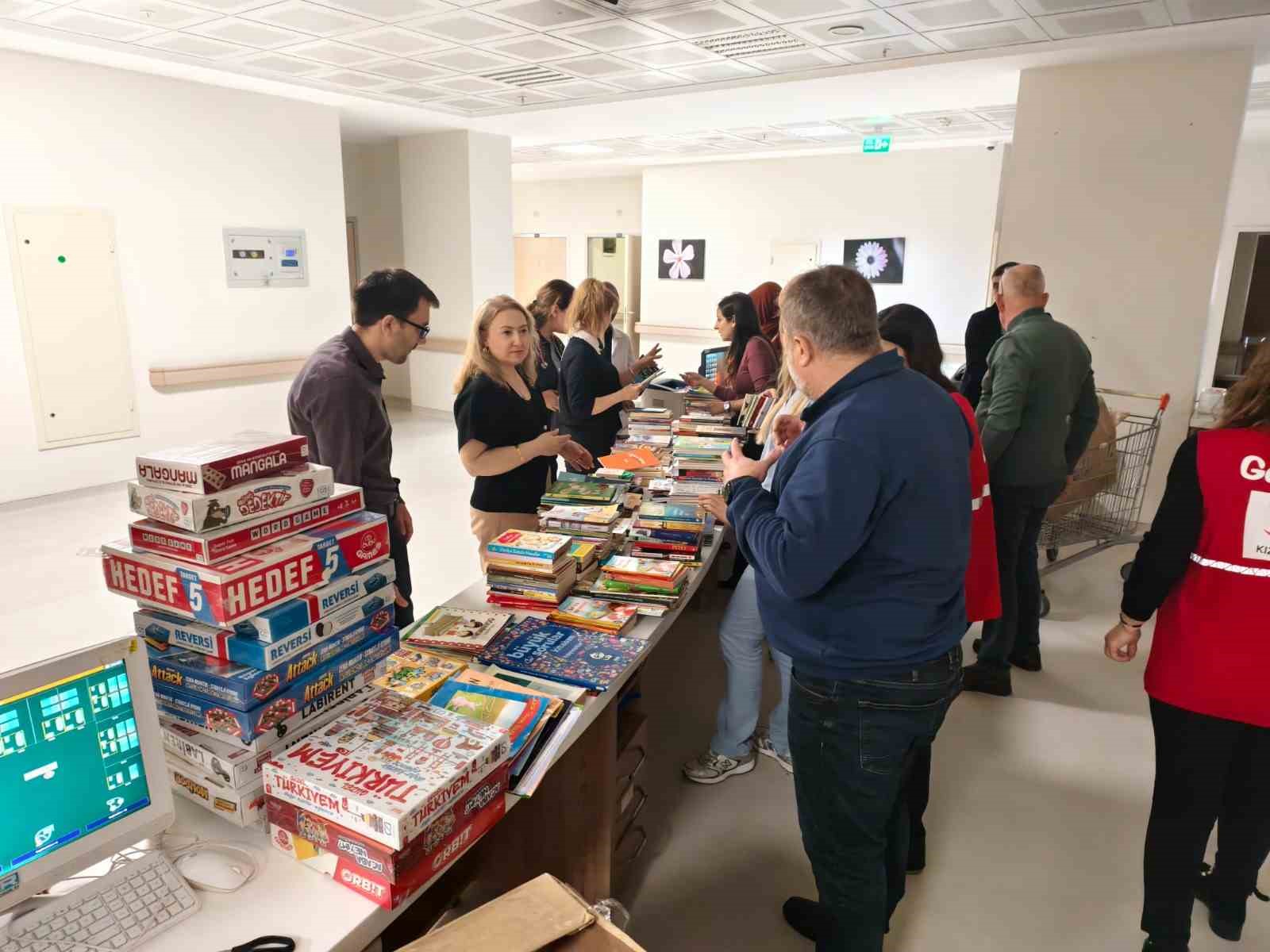 Kızılay’dan minik yüreklere moral desteği
