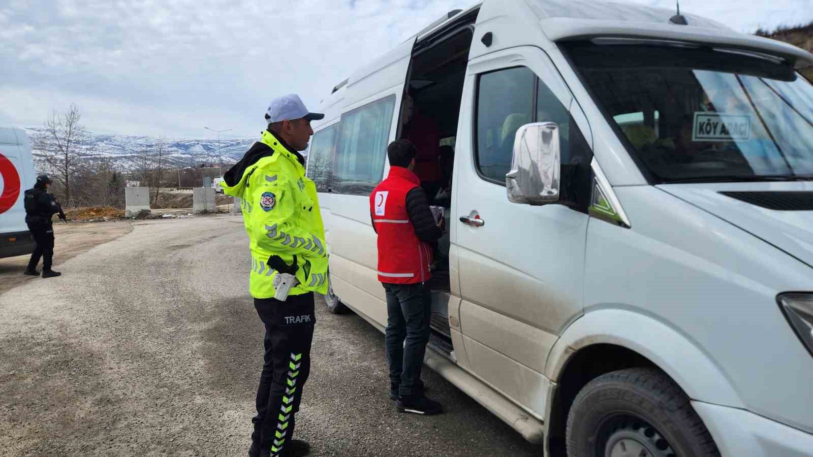 Kızılay’dan trafik noktalarında anlamlı destek
