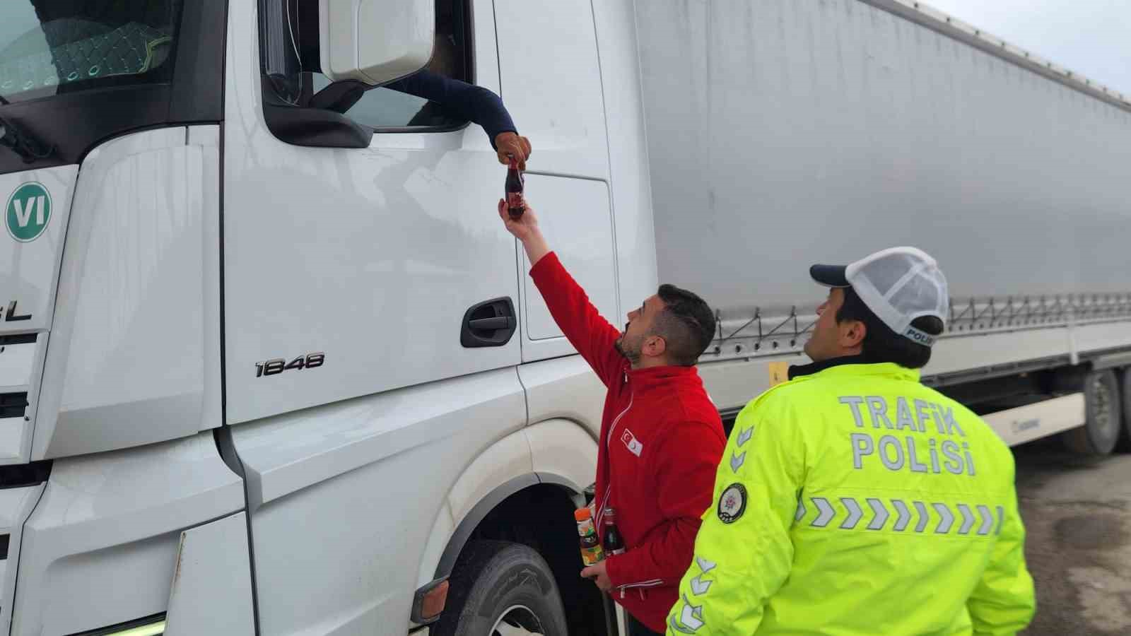Kızılay’dan trafik noktalarında anlamlı destek
