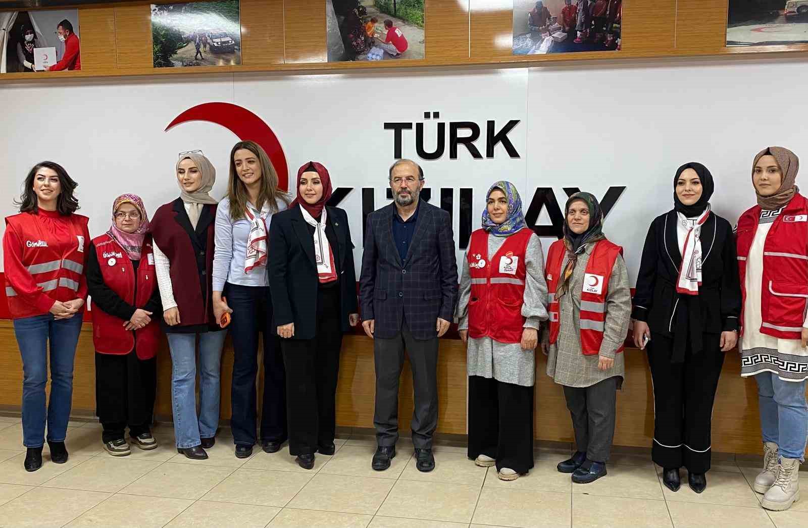 Kızılay’dan üniversite öğrencilerine "Anne Eli" iftar sofrası
